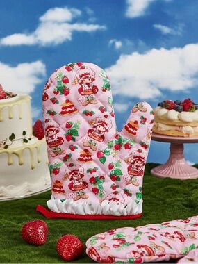 Vintage Strawberry Shortcake Pink Ruffle Trim Oven Mitt OS